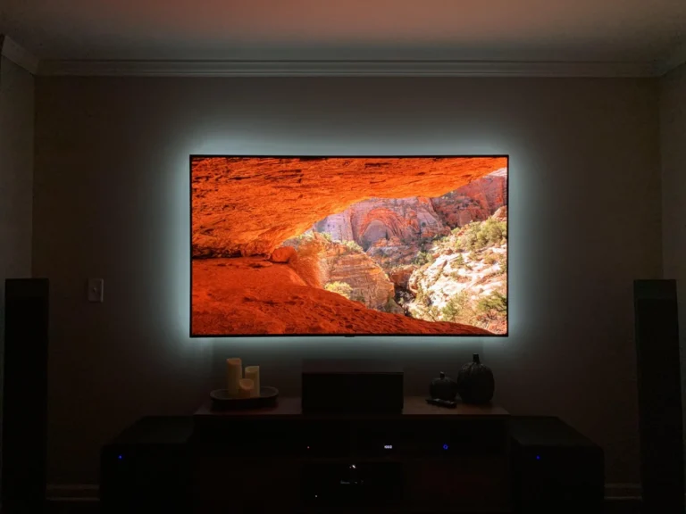 TV with MediaLight bias lighting